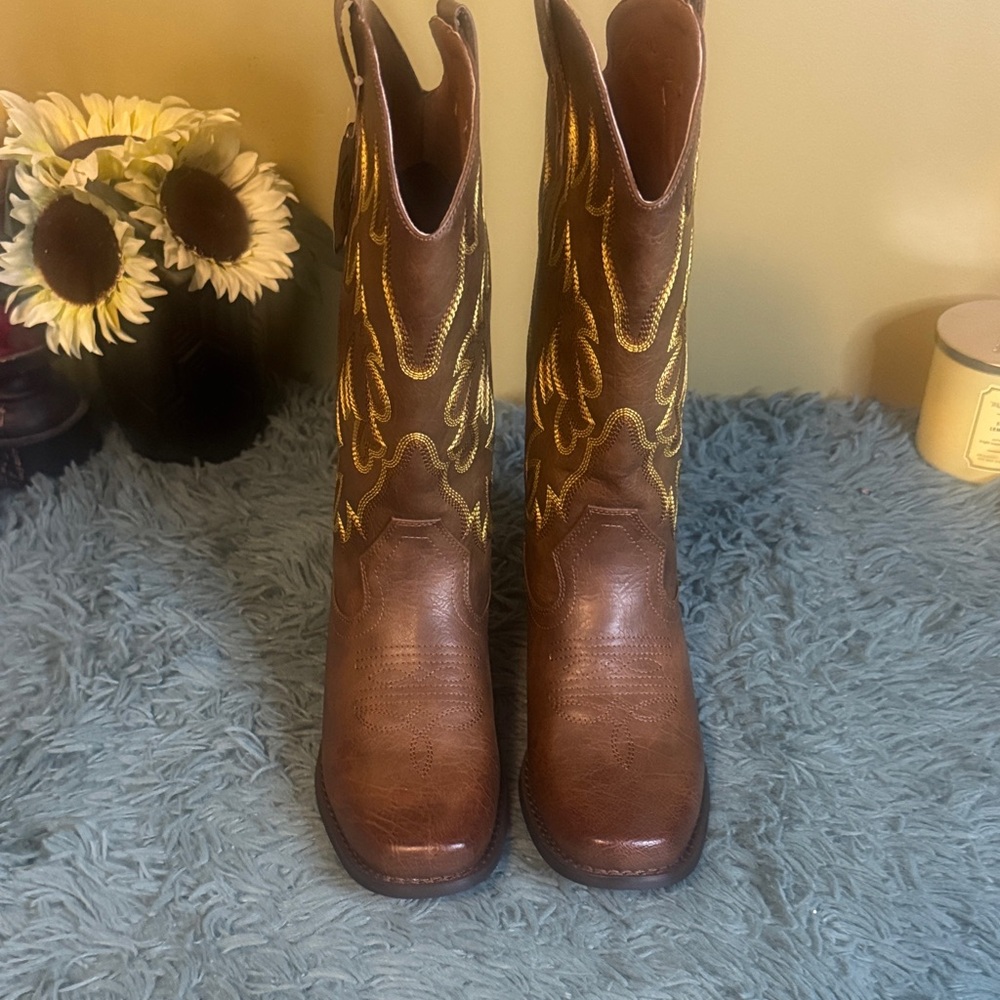 Brand New! Roper Brown Boots with Gold Embroidery